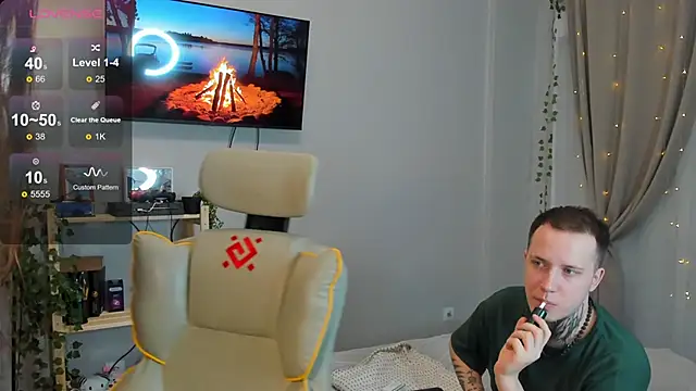 Snapshot of wwow_meow chatting on 02.15.26 wwow meow online show from 02.15.26