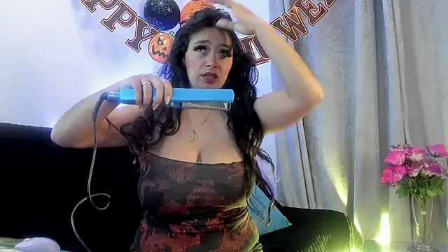 Snapshot of Maitte_love chatting on 10.20.25 Maitte love online show from 10.20.25
