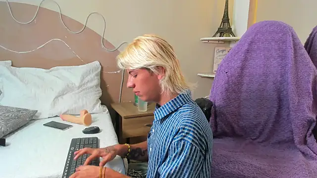 Snapshot of Enrrixxx_ chatting on 01.10.26 Enrrixxx online show from 01.10.26