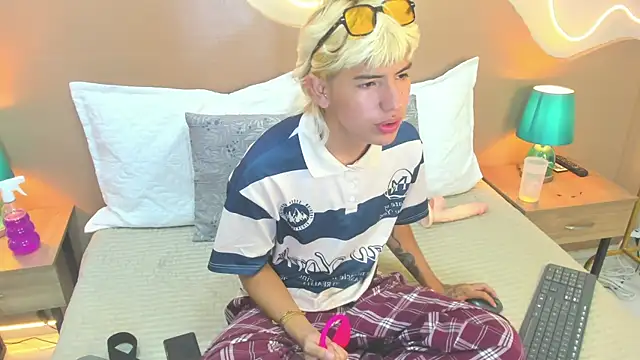 Snapshot of Enrrixxx_ chatting on 01.16.26 Enrrixxx online show from 01.16.26