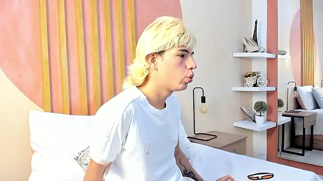 Snapshot of Enrrixxx_ chatting on 02.04.26 Enrrixxx online show from 02.04.26