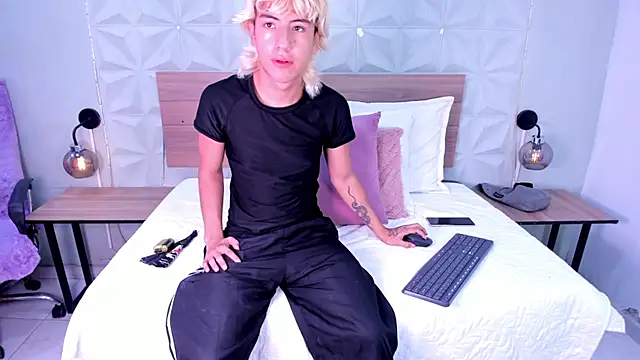 Snapshot of Enrrixxx_ chatting on 02.09.26 Enrrixxx online show from 02.09.26