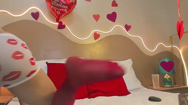 Snapshot of Enrrixxx_ chatting on 02.13.26 Enrrixxx online show from 02.13.26