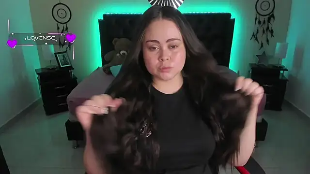 Snapshot of LolaVillalobos chatting on 09.10.25 LolaVillalobos online show from 09.10.25