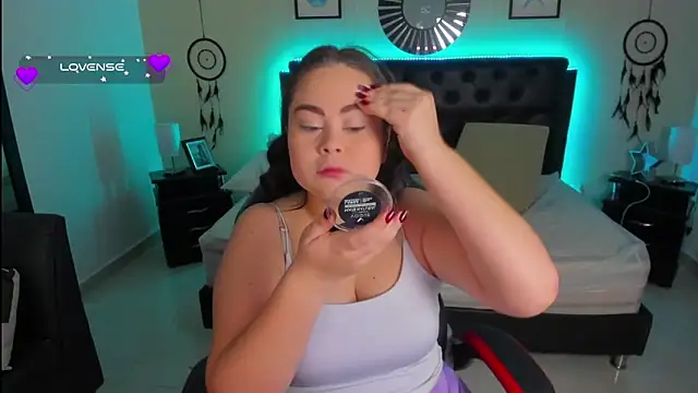 Snapshot of LolaVillalobos chatting on 09.16.25 LolaVillalobos online show from 09.16.25