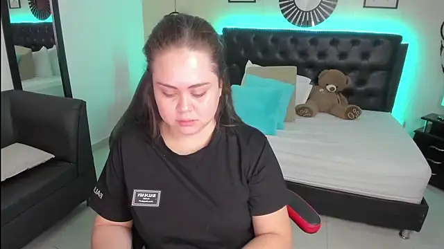 Snapshot of LolaVillalobos chatting on 09.24.25 LolaVillalobos online show from 09.24.25