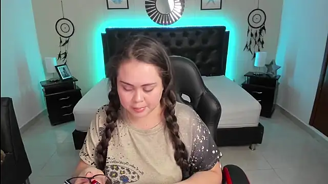 Snapshot of LolaVillalobos chatting on 09.25.25 LolaVillalobos online show from 09.25.25