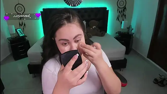 Snapshot of LolaVillalobos chatting on 10.05.25 LolaVillalobos online show from 10.05.25