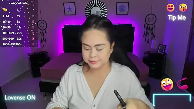 Snapshot of LolaVillalobos chatting on 11.05.25 LolaVillalobos online show from 11.05.25