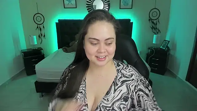 Snapshot of LolaVillalobos chatting on 11.23.25 LolaVillalobos online show from 11.23.25