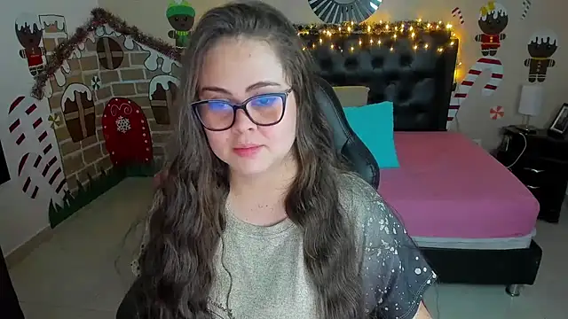 Snapshot of LolaVillalobos chatting on 12.05.25 LolaVillalobos online show from 12.05.25