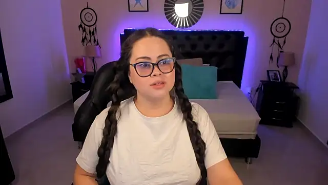 LolaVillalobos online show from 04.24.26