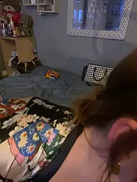 Snapshot of laceygreen chatting on 02.28.26 laceygreen online show from 02.28.26