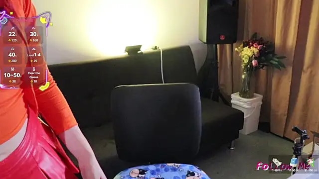 Snapshot of TsukiCherry chatting on 10.04.25 TsukiCherry online show from 10.04.25