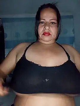 Snapshot of RosenRot07 chatting on 10.05.25 RosenRot07 online show from 10.05.25