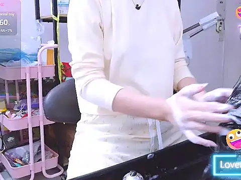 Snapshot of single-mom2x chatting on 11.05.25 single-mom2x online show from 11.05.25