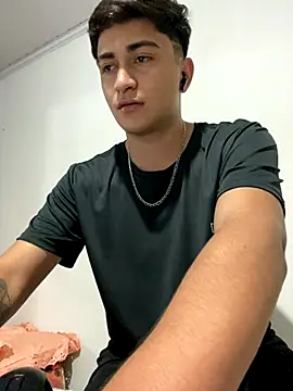 Snapshot of Tavinho067 chatting on 10.31.25 Tavinho067 online show from 10.31.25