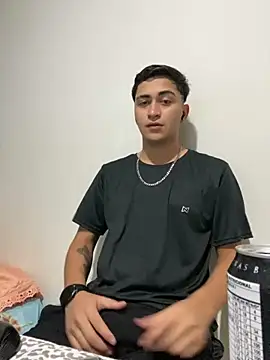 Snapshot of Tavinho067 chatting on 11.12.25 Tavinho067 online show from 11.12.25