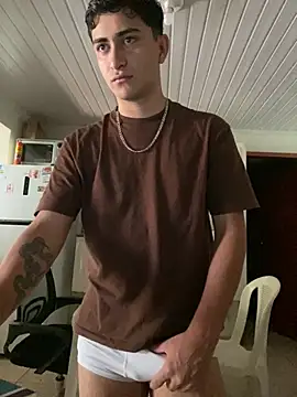 Snapshot of Tavinho067 chatting on 02.25.26 Tavinho067 online show from 02.25.26