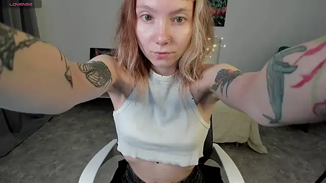 Snapshot of tattoo_art_baby chatting on 09.15.25 tattoo art baby online show from 09.15.25