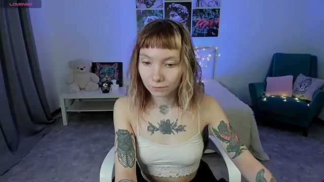 Snapshot of tattoo_art_baby chatting on 09.16.25 tattoo art baby online show from 09.16.25