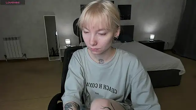 Snapshot of tattoo_art_baby chatting on 11.28.25 tattoo art baby online show from 11.28.25