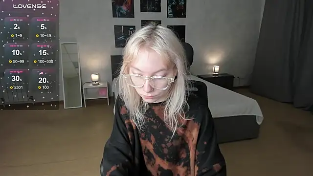 Snapshot of tattoo_art_baby chatting on 12.15.25 tattoo art baby online show from 12.15.25