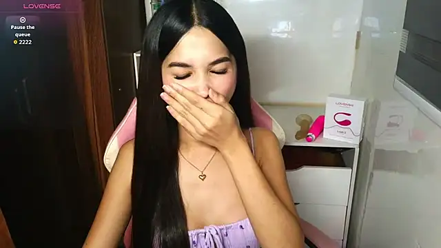 Snapshot of sweetleigh18 chatting on 11.08.25 sweetleigh18 online show from 11.08.25