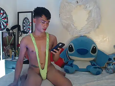 Snapshot of good_boy_in_bed chatting on 10.23.25 good boy in bed online show from 10.23.25