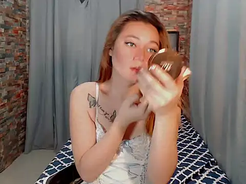 Snapshot of cutemac69 chatting on 09.30.25 cutemac69 online show from 09.30.25