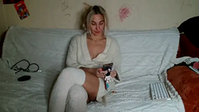 AsyaLulu online show from 10.28.25