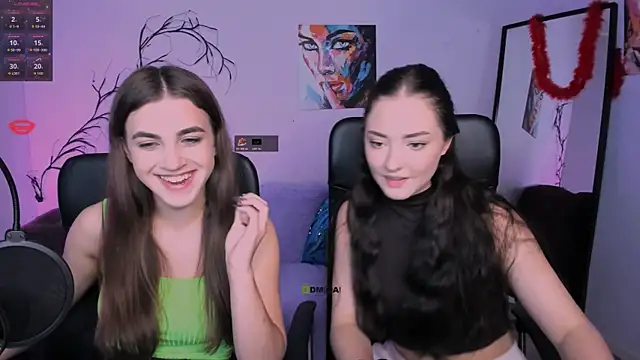 Snapshot of miki-niki chatting on 11.17.25 miki-niki online show from 11.17.25