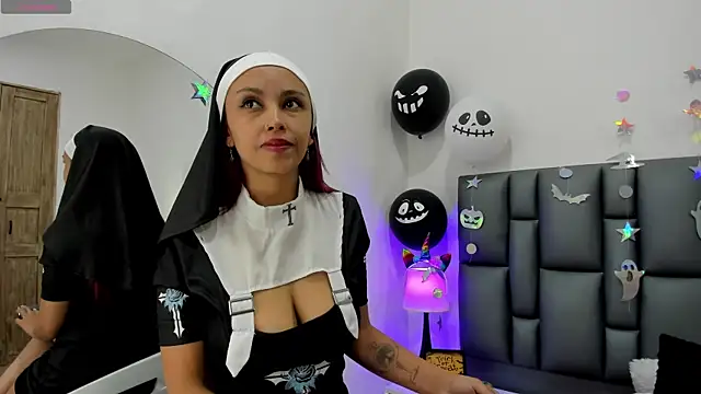 valeriasweet  online show from 10.16.25