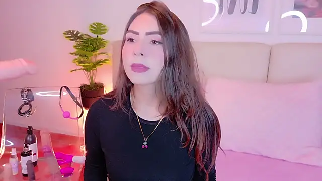 Snapshot of Heraa_Piett chatting on 09.21.25 Heraa Piett online show from 09.21.25