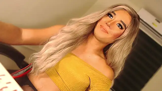 SissifyMeNow online show from 10.04.25