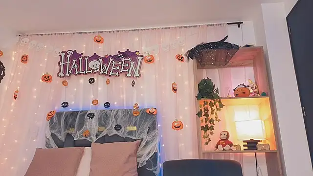 Snapshot of anitaglow chatting on 10.26.25 anitaglow online show from 10.26.25