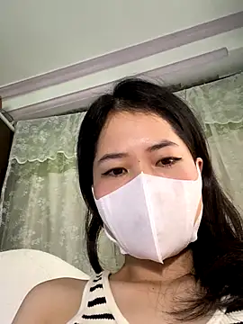 Snapshot of Bonbonnn_99 chatting on 10.18.25 Bonbonnn 99 online show from 10.18.25