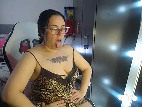 Snapshot of sweet_adele_ chatting on 10.24.25 sweet adele  online show from 10.24.25