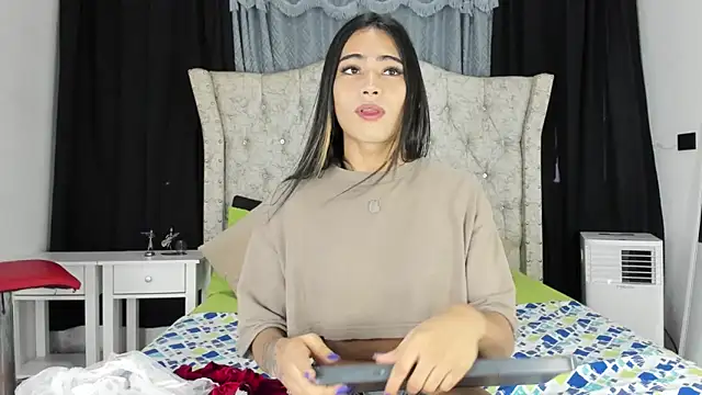 Snapshot of aleja_spearsx chatting on 05.25.26 aleja spearsx online show from 05.25.26