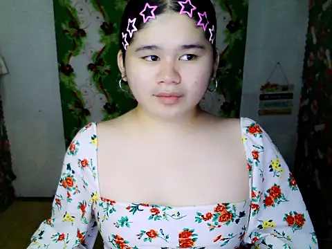 Snapshot of skinnygirl_69 chatting on 12.16.25 skinnygirl 69 online show from 12.16.25