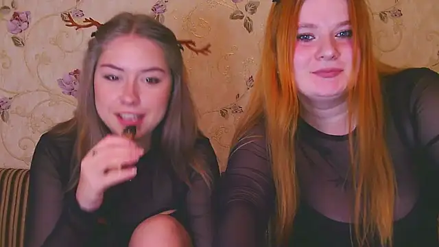 Snapshot of Tomyris_yuki chatting on 12.17.25 Tomyris yuki online show from 12.17.25