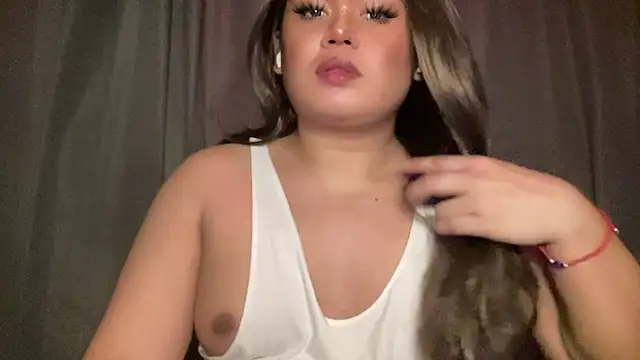 Snapshot of RedHead_Thalia chatting on 04.06.26 RedHead Thalia online show from 04.06.26