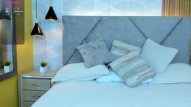 Jade Whisper online show from 11.20.25