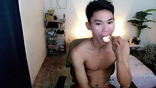 Snapshot of naughty_rence chatting on 10.22.25 naughty rence online show from 10.22.25