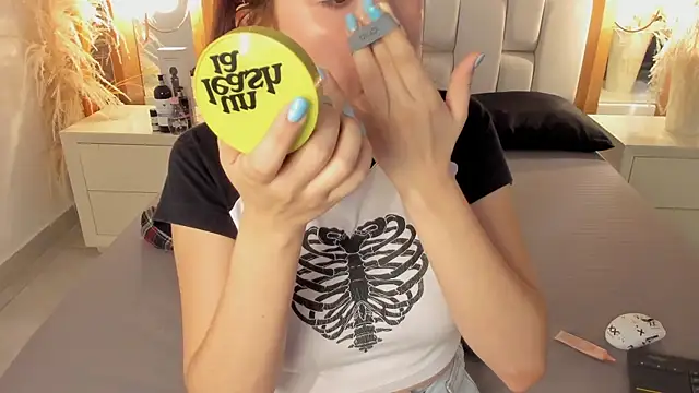 Snapshot of Daphne_And_Roger chatting on 09.13.25 Daphne And Roger online show from 09.13.25