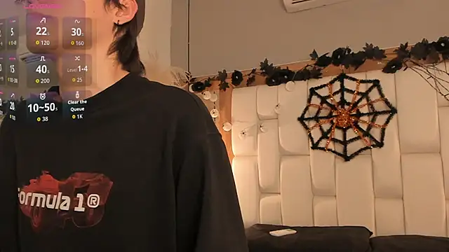 Snapshot of Daphne_And_Roger chatting on 10.22.25 Daphne And Roger online show from 10.22.25