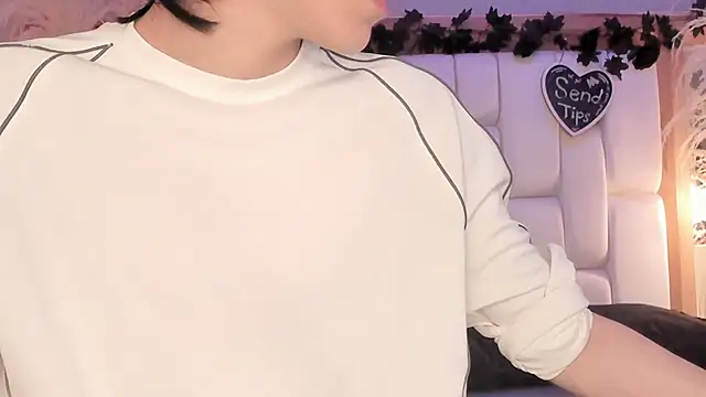 Daphne And Roger online show from 04.22.26