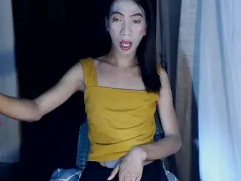 Snapshot of xyourdreamtrans chatting on 09.30.25 xyourdreamtrans online show from 09.30.25