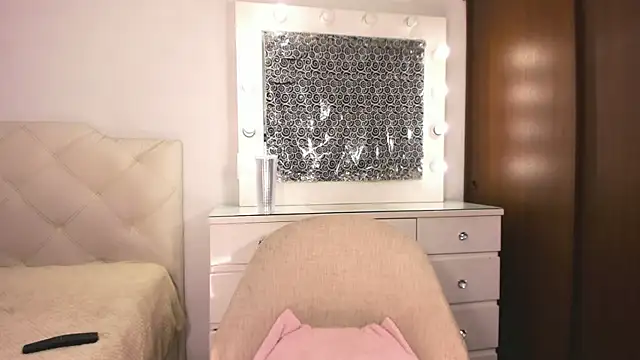 lina quinn online show from 11.04.25