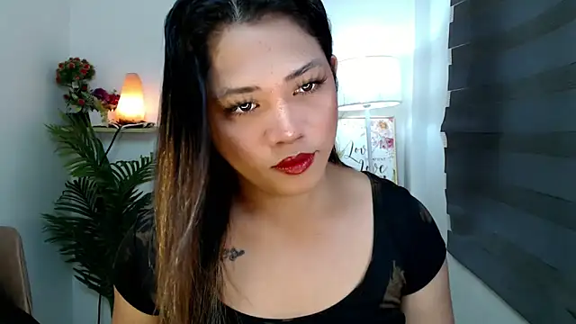 Snapshot of scarlett_brownx69 chatting on 11.21.25 scarlett brownx69 online show from 11.21.25